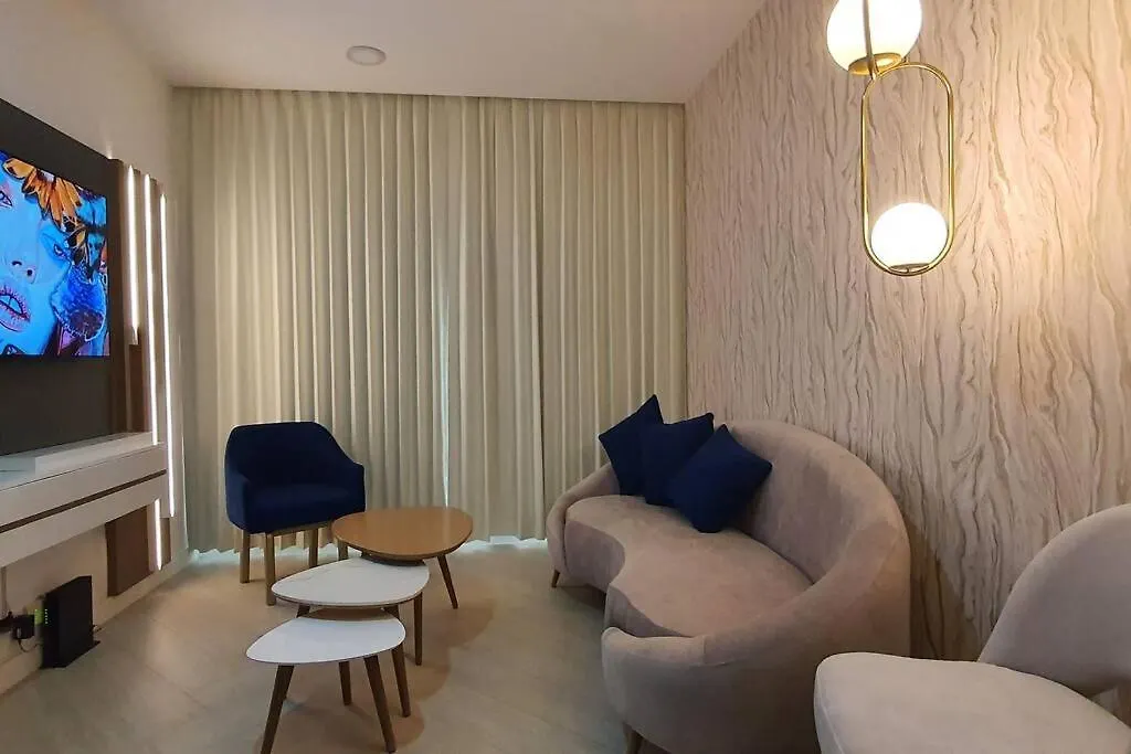 Hermosa Suite De Lujo Gonzalez Suarez Edificio Oh キト