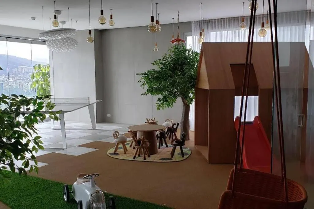 Hermosa Suite De Lujo Gonzalez Suarez Edificio Oh キト